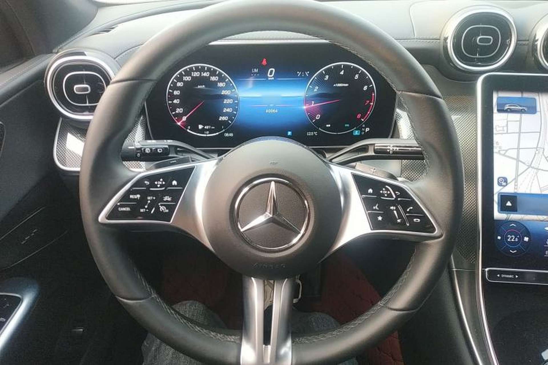Used Mercedes-Benz GLC 2023 Facelift GLC 260 L 4MATIC Dynamic Version 5 Seats Steering Wheel