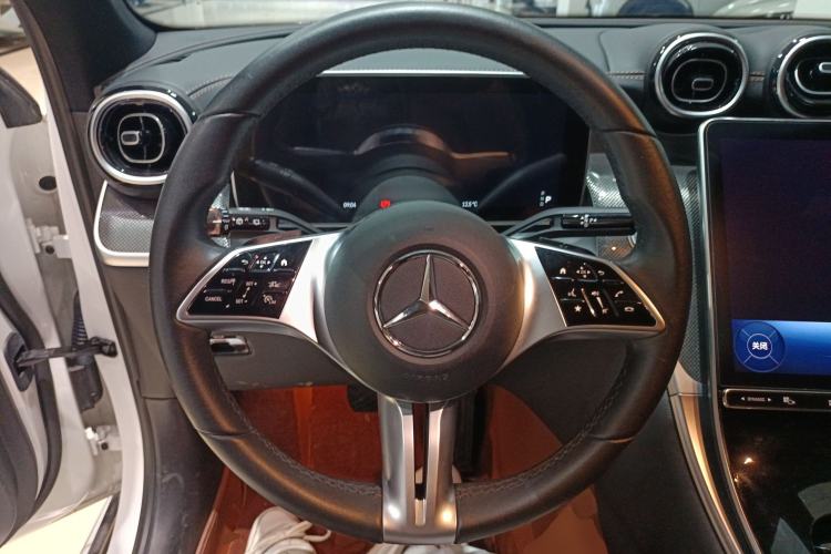 Used Mercedes-Benz GLC 2023 Facelift GLC 260 L 4MATIC Dynamic Version 5 Seats Steering Wheel