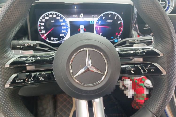 Used Mercedes-Benz GLC 2023 GLC 260 L 4MATIC Luxury Model 5 Seats Steering Wheel