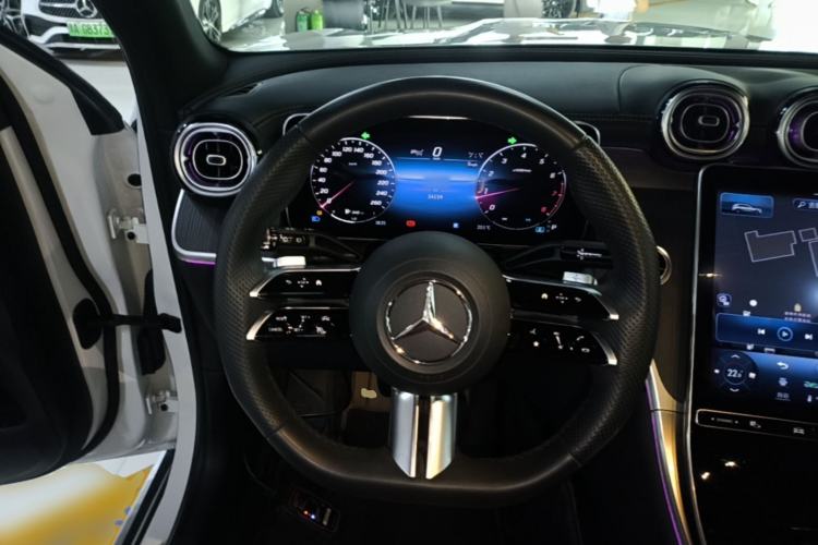Used Mercedes-Benz GLC 2023 GLC 260 L 4MATIC Luxury Model 5 Seats Steering Wheel