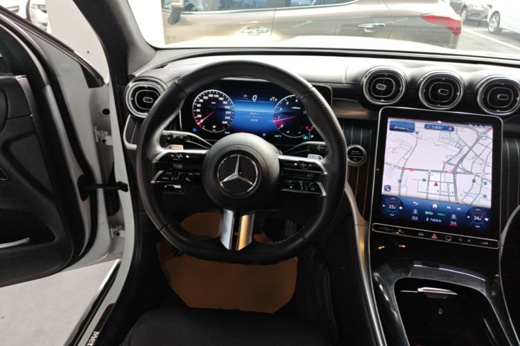 Used Mercedes-Benz GLC 2023 Facelift GLC 260 L 4MATIC Luxury Version 5 Seats Steering Wheel