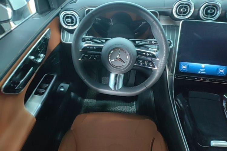Used Mercedes-Benz GLC 2023 GLC 260 L 4MATIC Luxury Model 5 Seats Steering Wheel