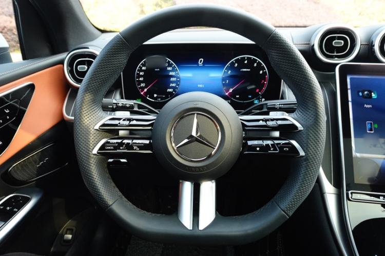 Used Mercedes-Benz GLC 2023 GLC 260 L 4MATIC Luxury Model 5 Seats Steering Wheel