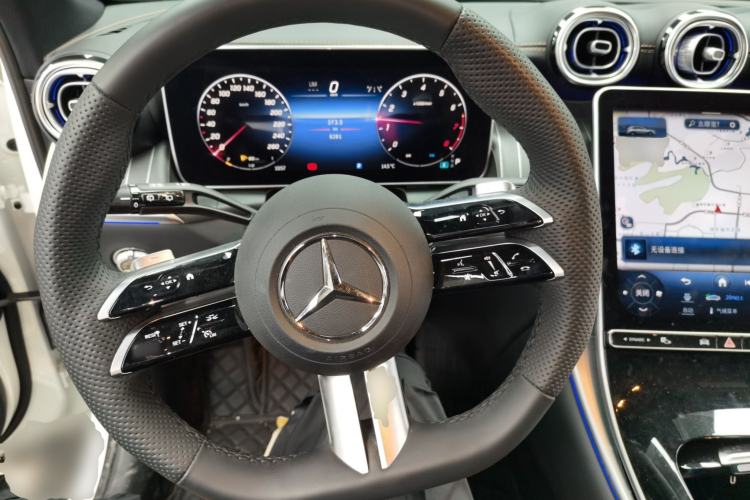 Used Mercedes-Benz GLC 2023 GLC 260 L 4MATIC Luxury Model 5 Seats Steering Wheel