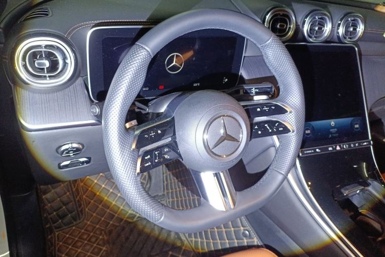 Used Mercedes-Benz GLC 2023 GLC 260 L 4MATIC Luxury 7-Seater Steering Wheel