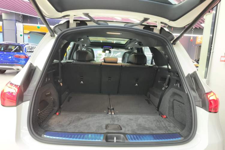 Used Mercedes-Benz GLC 2023 GLC 300 L 4MATIC Luxury 7-Seater Trunk