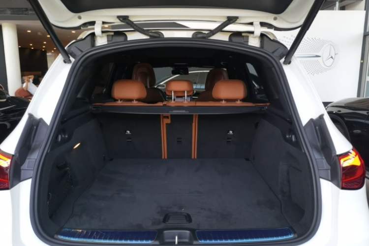 Used Mercedes-Benz GLC 2023 Refreshed GLC 300 L 4MATIC Dynamic Edition 5 Seats Trunk