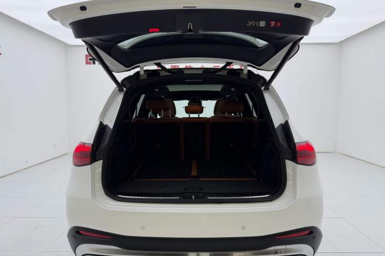 Used Mercedes-Benz GLC 2023 Facelift GLC 260 L 4MATIC Luxury Version 7-Seater Trunk