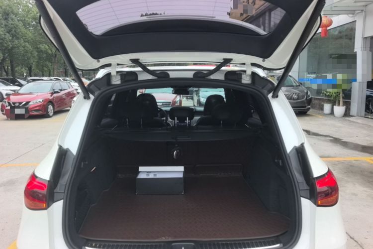 Used Mercedes-Benz GLC 2023 GLC 260 L 4MATIC Luxury Model 5 Seats Trunk