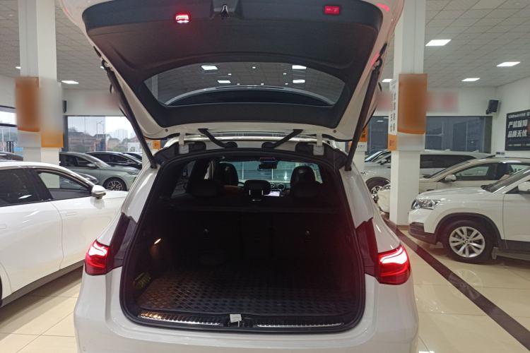 Used Mercedes-Benz GLC 2023 Facelift GLC 260 L 4MATIC Dynamic Version 5 Seats Trunk