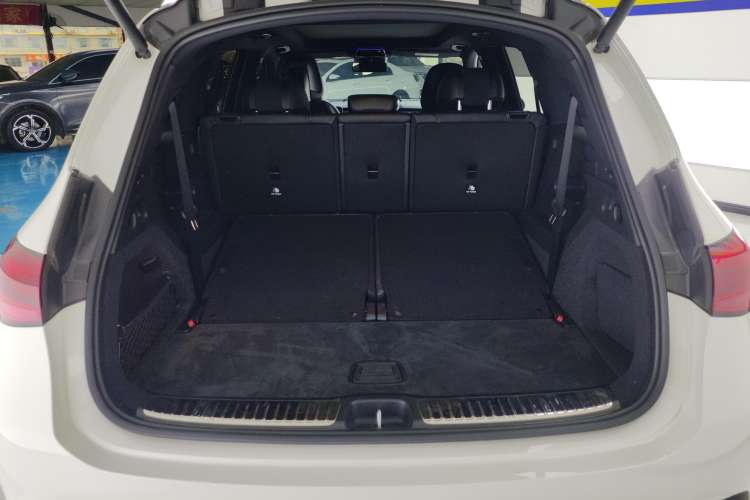 Used Mercedes-Benz GLC 2023 GLC 260 L 4MATIC Luxury 7-Seater Trunk