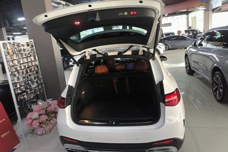 Used Mercedes-Benz GLC 2023 GLC 260 L 4MATIC Luxury Model 5 Seats Trunk