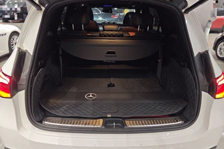 Used Mercedes-Benz GLC 2023 Refreshed GLC 300 L 4MATIC Dynamic Version 7-Seater Trunk