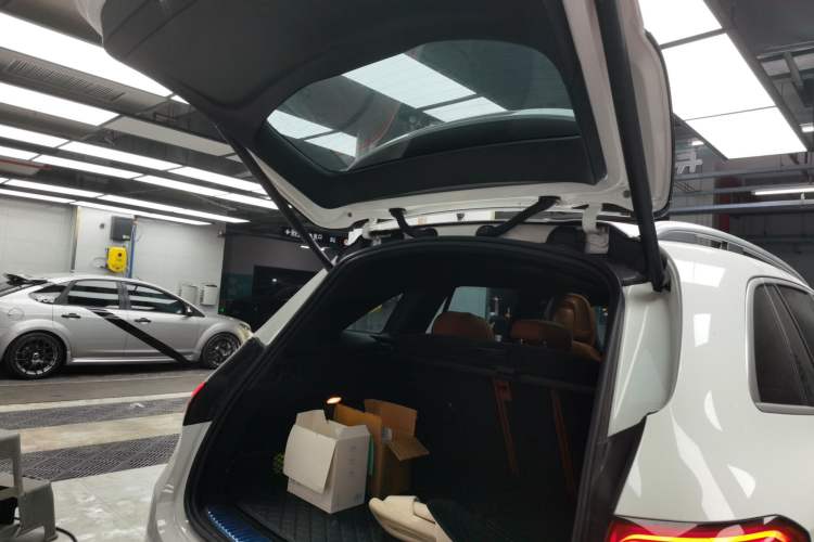 Used Mercedes-Benz GLC 2023 GLC 260 L 4MATIC Luxury Model 5 Seats Trunk
