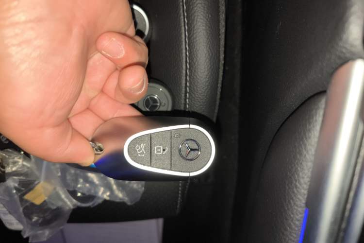Used Mercedes-Benz GLC 2023 GLC 300 L 4MATIC Luxury 7-Seater Vehicle Key