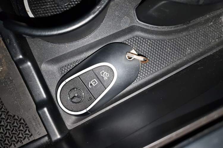Used Mercedes-Benz GLC 2023 GLC 260 L 4MATIC Luxury 7-Seater Vehicle Key