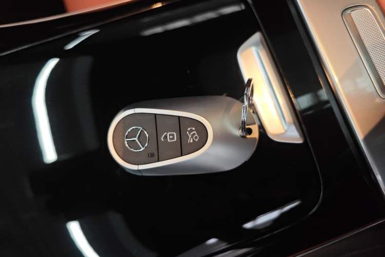 Used Mercedes-Benz GLC 2023 GLC 260 L 4MATIC Luxury Model 5 Seats Vehicle Key
