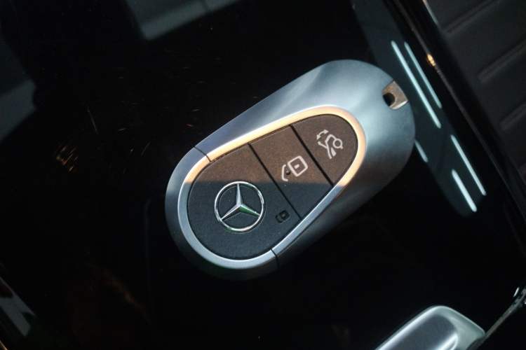 Used Mercedes-Benz GLC 2023 Facelift GLC 260 L 4MATIC Dynamic Version 5 Seats Vehicle Key