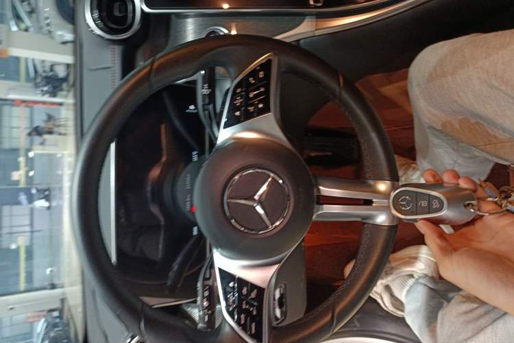Used Mercedes-Benz GLC 2023 Facelift GLC 260 L 4MATIC Dynamic Version 5 Seats Vehicle Key