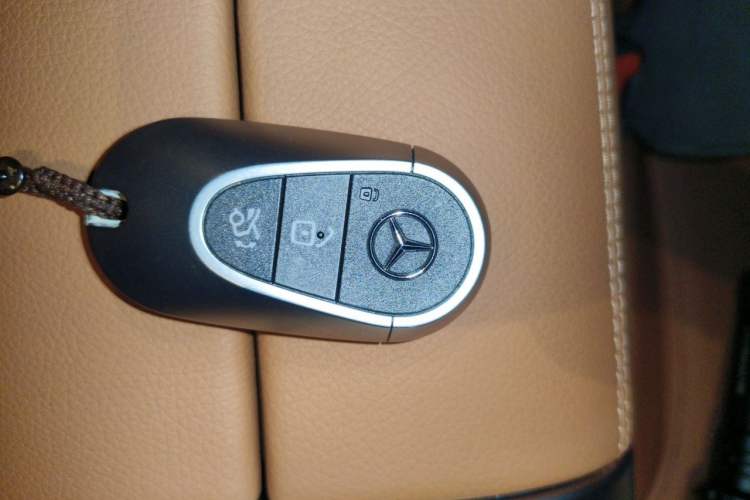 Used Mercedes-Benz GLC 2023 GLC 300 L 4MATIC Dynamic 7-Seater Vehicle Key