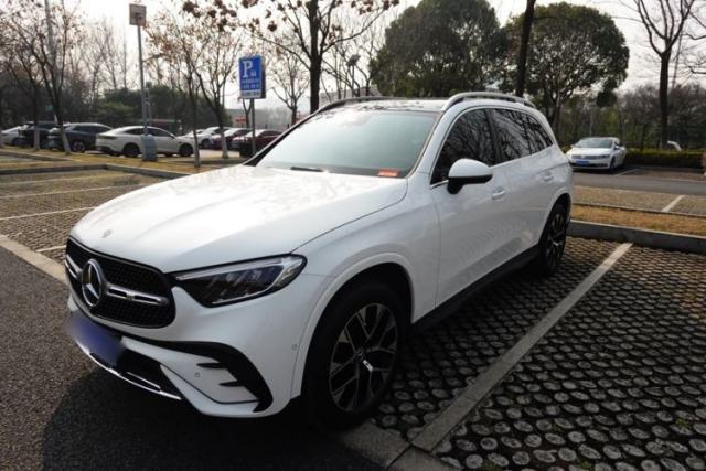 Ojetý Mercedes-Benz GLC 2023 GLC 260 L 4MATIC Luxury Model 5 Seats