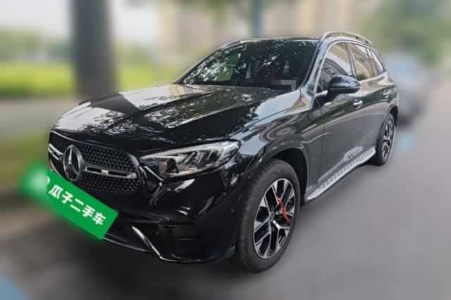 Ojetý Mercedes-Benz GLC 2024 GLC 260 L 4MATIC Luxury Model 5 Seats