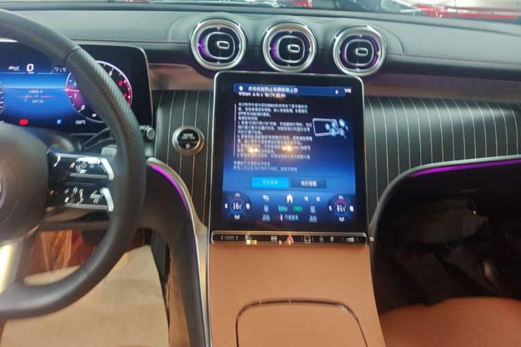 Used Mercedes-Benz GLC 2024 Facelifted GLC 260 L 4MATIC Luxury Version 5 Seats Audio And AC Panel