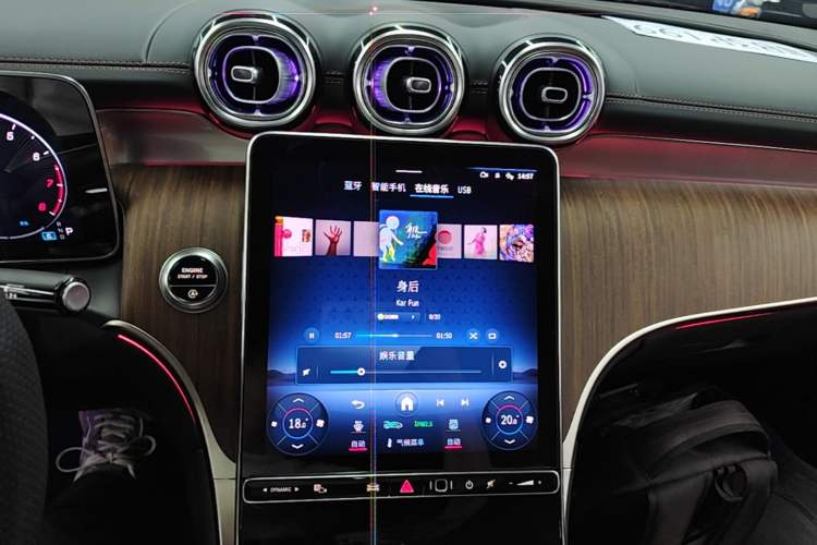 Used Mercedes-Benz GLC 2024 Refreshed GLC 300 L 4MATIC Dynamic Version 7-Seater Audio And AC Panel