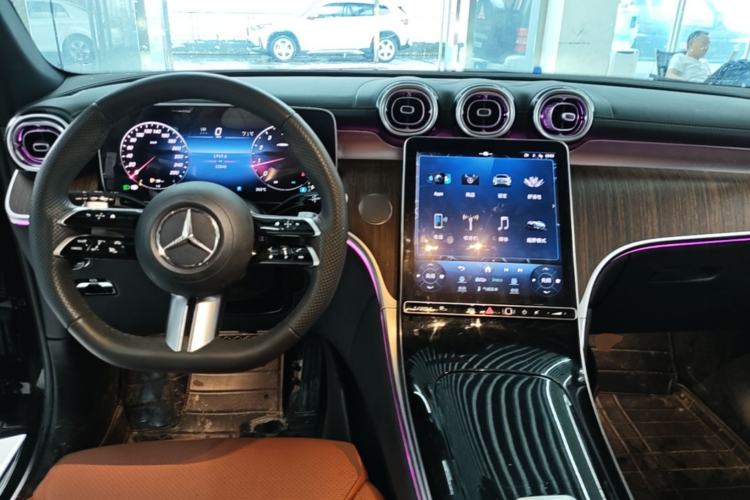 Used Mercedes-Benz GLC 2024 GLC 300 L 4MATIC Dynamic Edition 7-seater Center Console