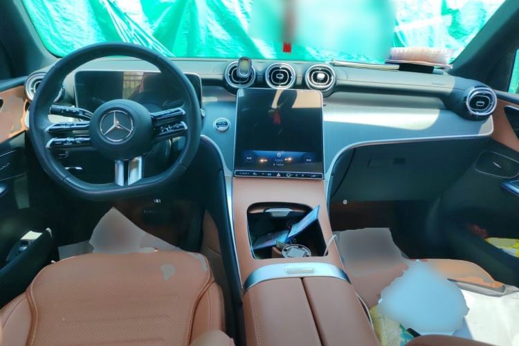 Used Mercedes-Benz GLC 2024 GLC 260 L 4MATIC Luxury Model 5 Seats Center Console