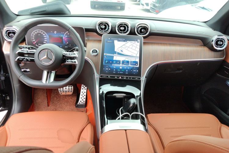Used Mercedes-Benz GLC 2024 GLC 300 L 4MATIC Dynamic Edition 7-seater Center Console