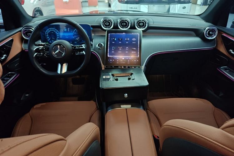 Used Mercedes-Benz GLC 2024 GLC 260 L 4MATIC Luxury Model 5 Seats Center Console