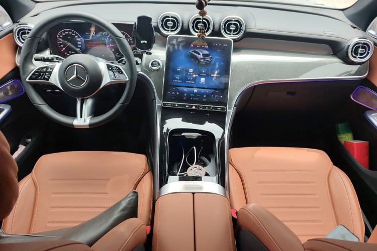Used Mercedes-Benz GLC 2024 GLC 260 L 4MATIC Dynamic Edition 7-seater Center Console