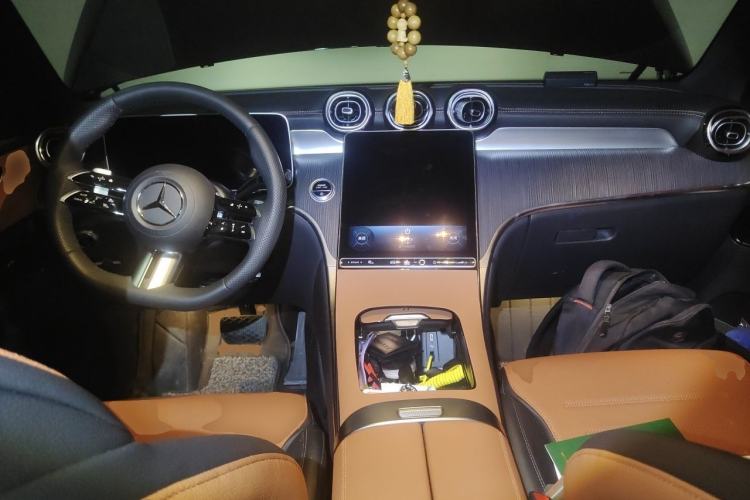 Used Mercedes-Benz GLC 2024 GLC 260 L 4MATIC Luxury Model 5 Seats Center Console