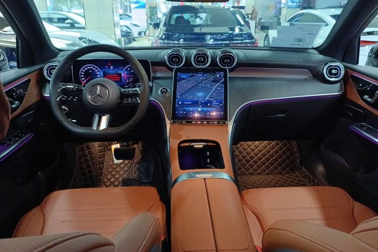 Used Mercedes-Benz GLC 2024 Facelifted GLC 260 L 4MATIC Luxury Version 5 Seats Center Console