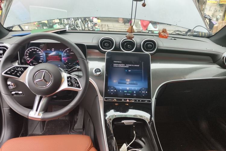 Used Mercedes-Benz GLC 2024 GLC 260 L 4MATIC Dynamic Edition 5-seater Center Console