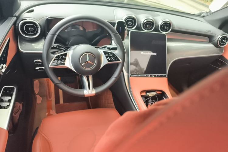 Used Mercedes-Benz GLC 2024 GLC 260 L 4MATIC Dynamic Edition 5-seater Center Console
