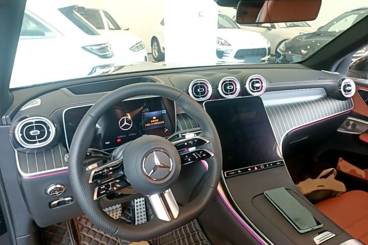 Used Mercedes-Benz GLC 2024 GLC 300 L 4MATIC Luxury Model 5 Seats Center Console