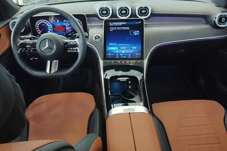 Used Mercedes-Benz GLC 2024 GLC 260 L 4MATIC Luxury Model 5 Seats Center Console