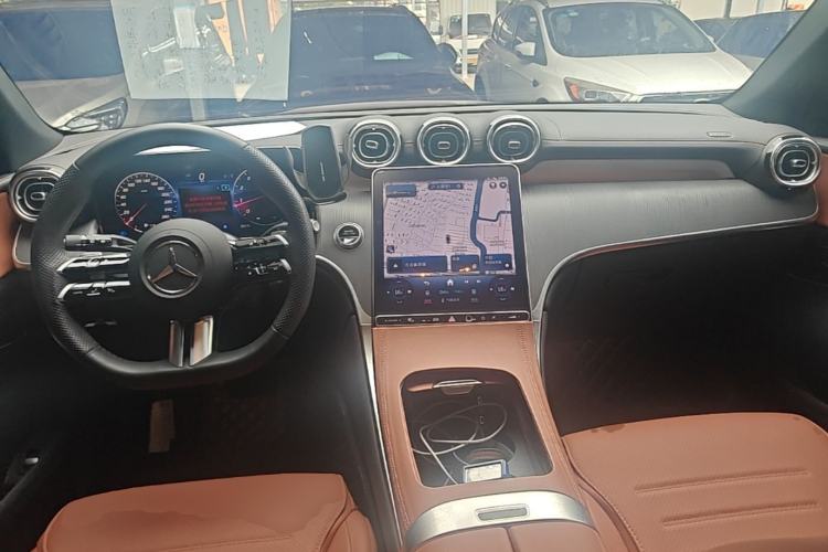 Used Mercedes-Benz GLC 2024 Facelifted GLC 260 L 4MATIC Luxury Version 5 Seats Center Console