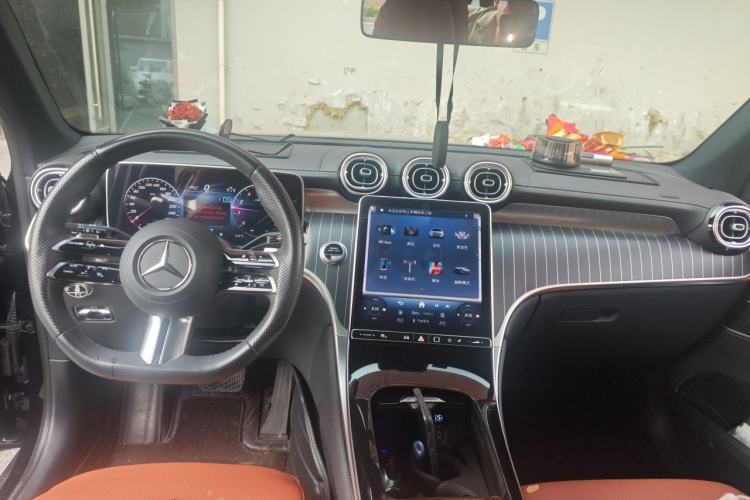 Used Mercedes-Benz GLC 2024 Refreshed GLC 300 L 4MATIC Dynamic Version 5 Seats Center Console