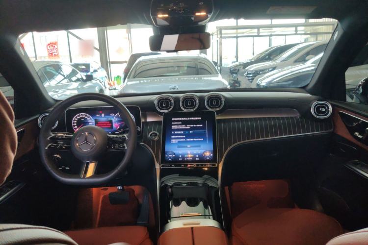 Used Mercedes-Benz GLC 2024 Refreshed GLC 300 L 4MATIC Dynamic Version 5 Seats Center Console
