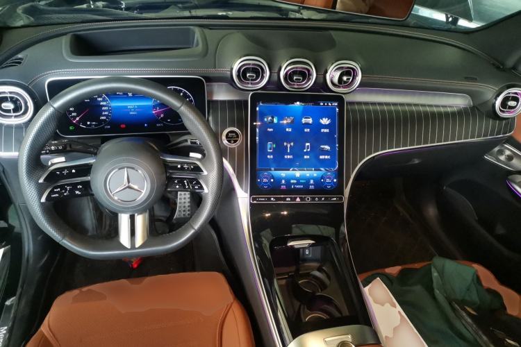 Used Mercedes-Benz GLC 2024 GLC 300 L 4MATIC Luxury Model 5 Seats Center Console