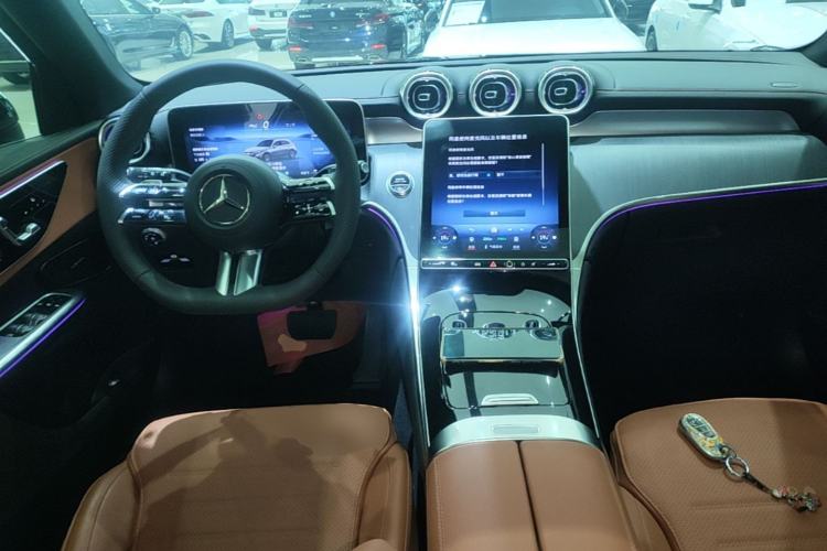 Used Mercedes-Benz GLC 2024 Facelifted GLC 260 L 4MATIC Luxury Version 5 Seats Center Console