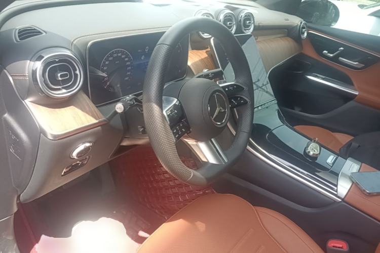 Used Mercedes-Benz GLC 2024 Refreshed GLC 300 L 4MATIC Dynamic Version 5 Seats Center Console