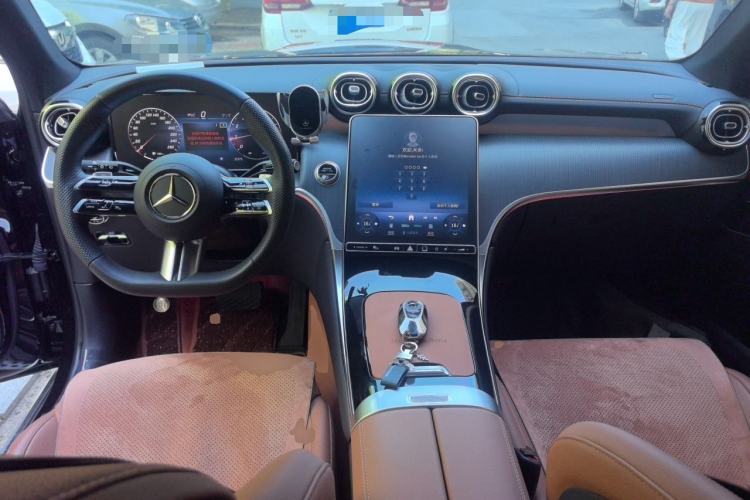 Used Mercedes-Benz GLC 2024 Facelifted GLC 260 L 4MATIC Luxury Version 5 Seats Center Console