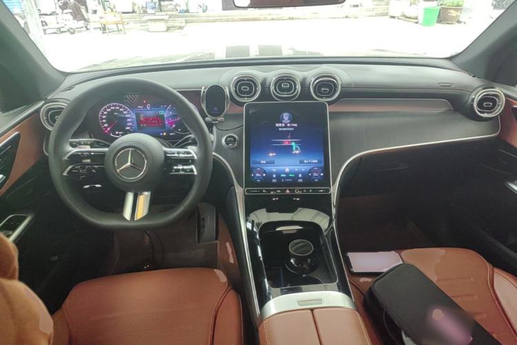 Used Mercedes-Benz GLC 2024 GLC 260 L 4MATIC Luxury Model 5 Seats Center Console