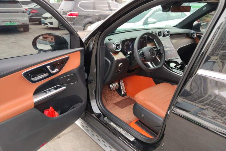 Used Mercedes-Benz GLC 2024 GLC 300 L 4MATIC Dynamic Edition 7-seater Driver Seat