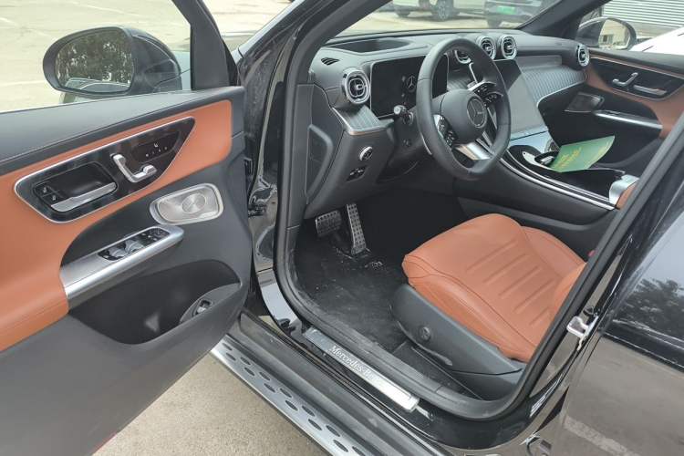 Used Mercedes-Benz GLC 2024 GLC 300 L 4MATIC Luxury Model 5 Seats Driver Seat