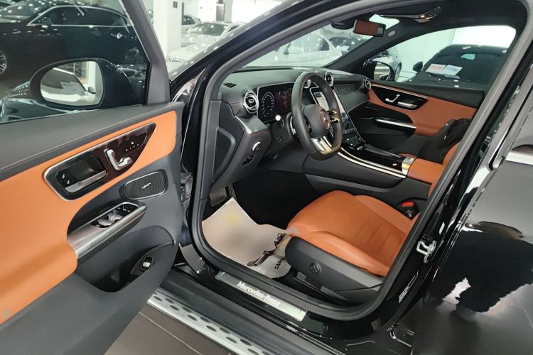 Used Mercedes-Benz GLC 2024 GLC 260 L 4MATIC Luxury Model 5 Seats Driver Seat
